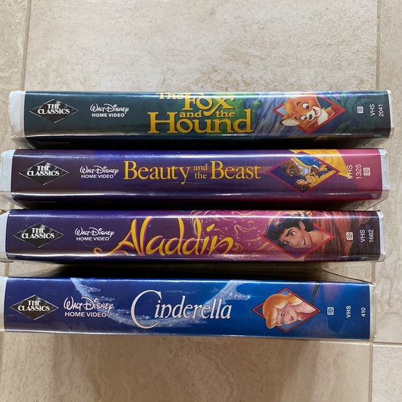 WALT DISNEY BLK💎 VHS CINDERELLA, BEAUTY & THE BEAST, THE FOX & HOUND, ALADDIN - Picture 7 of 12